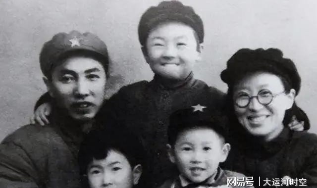 开云体育-1949年，贺子珍去北京看女儿，毛主席得知联系方志纯：去办一件事